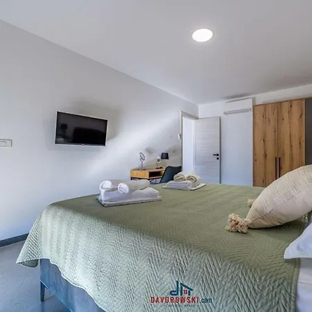 Aura Comfortable Villa Pula