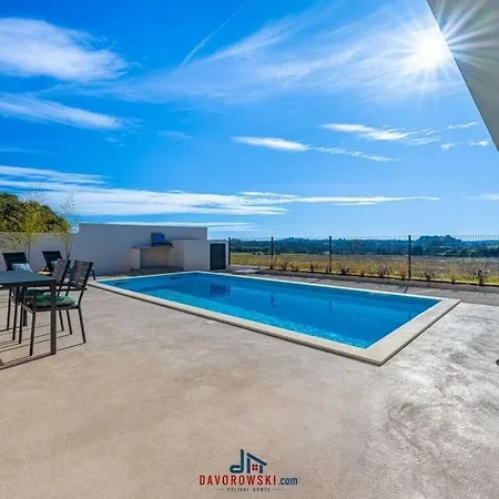 Villa Aura Comfortable *