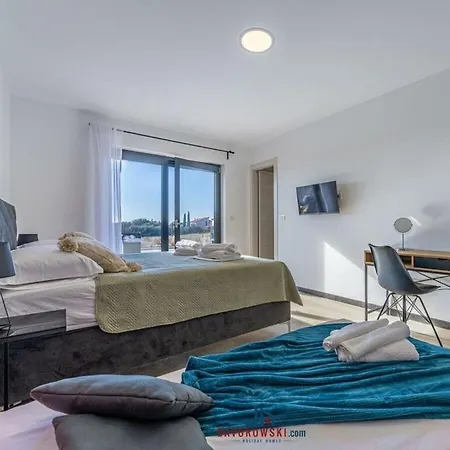 Aura Comfortable Villa *